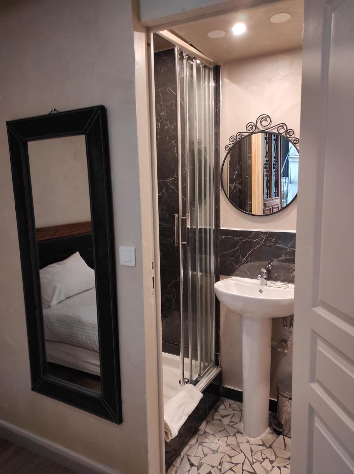Hotel Clermont Montmartre Párizs Kültér fotó